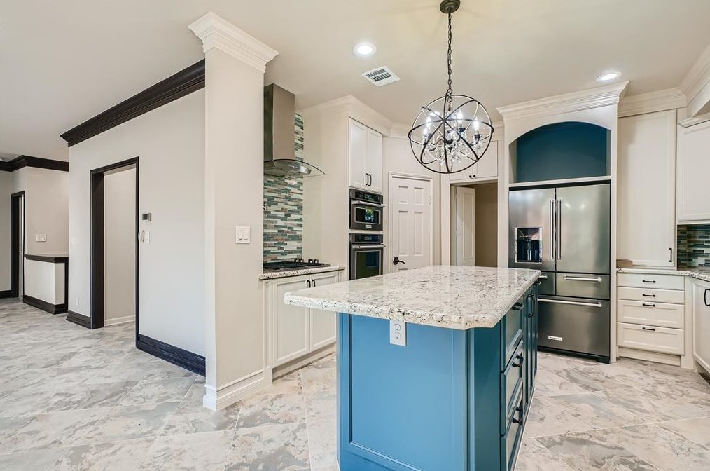 2 Hickory Shadows Dr, Houston TX  77055-6739 exterior