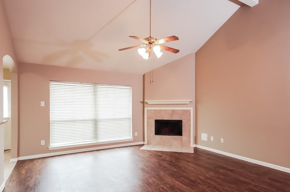 3910 Camelia Glen Ln, Fresno, TX 77545