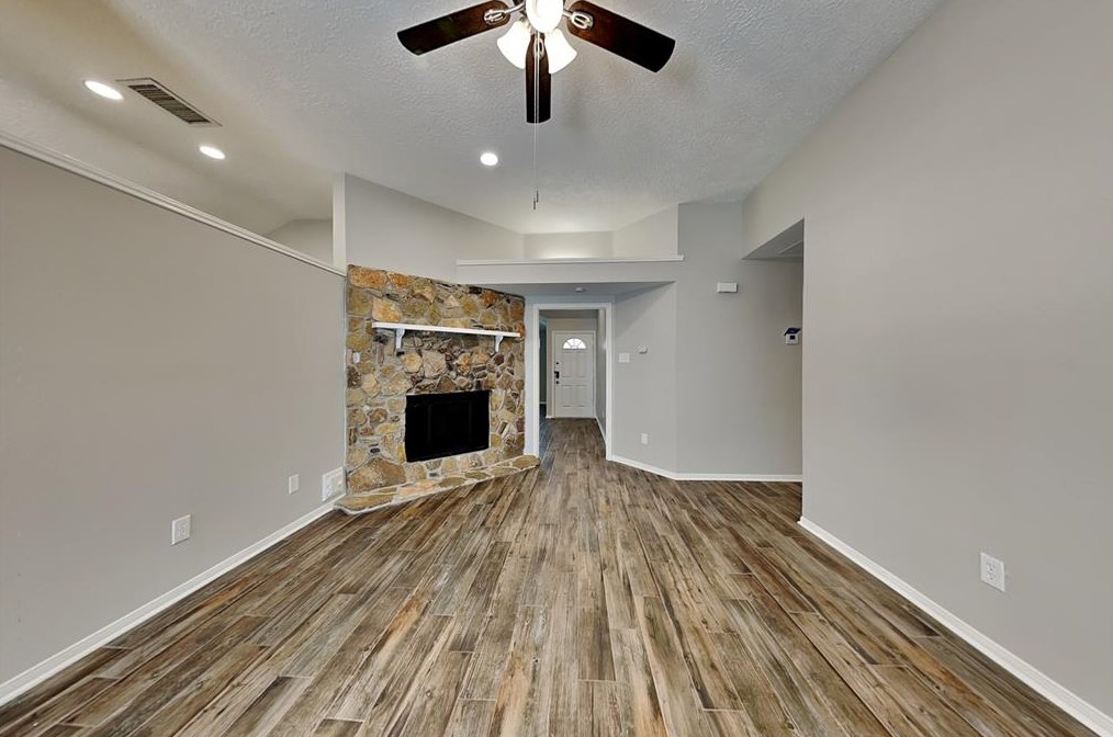 4402 Duesenberg Dr, Pearland, TX 77584