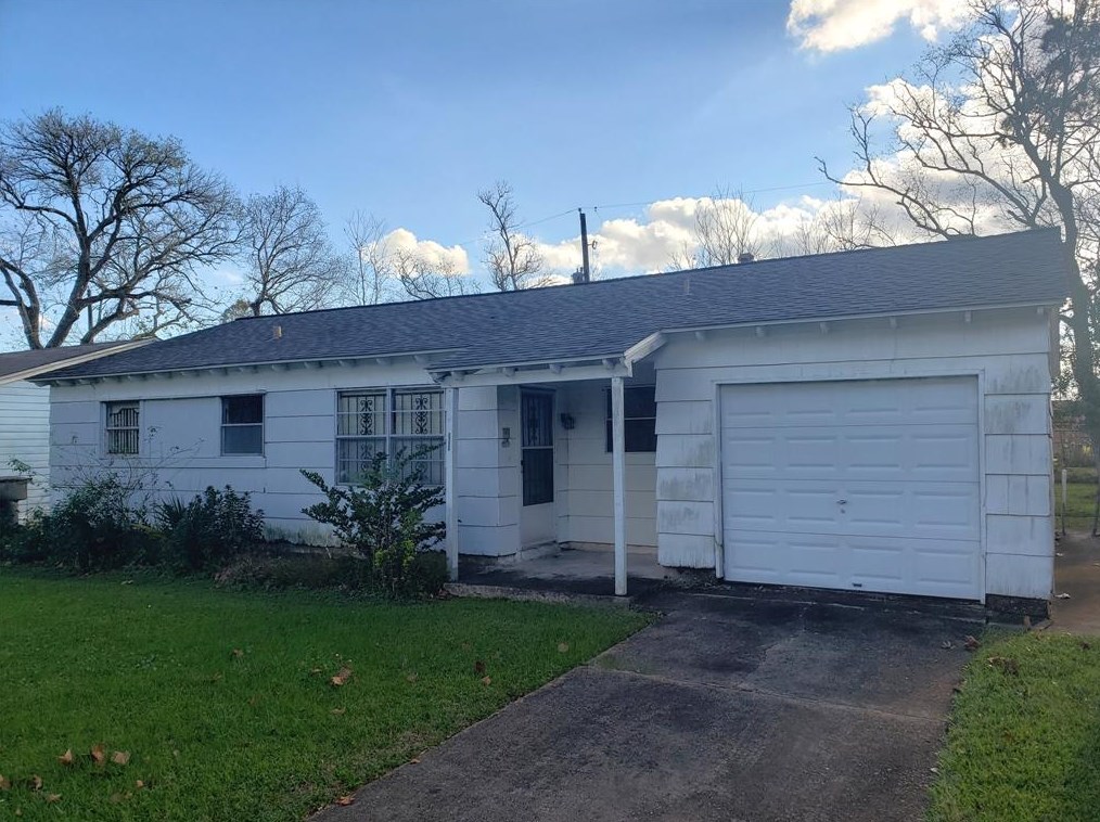 5122 Dumore Dr, Houston, TX 77048-1604