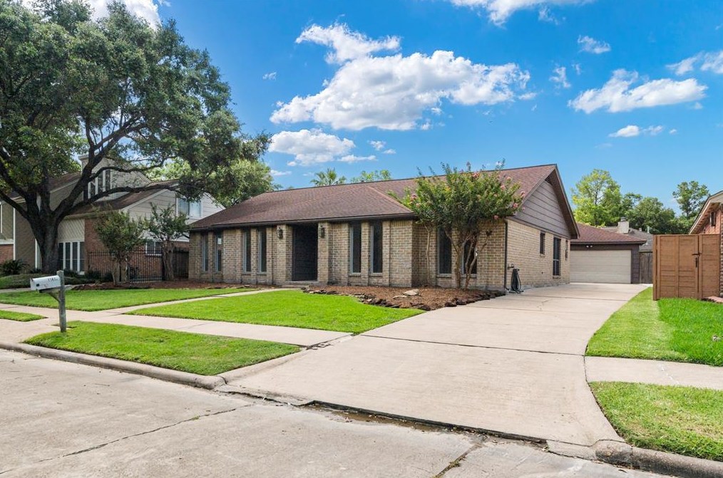 11415 Briar Rose Dr, Houston, TX 77077-6433