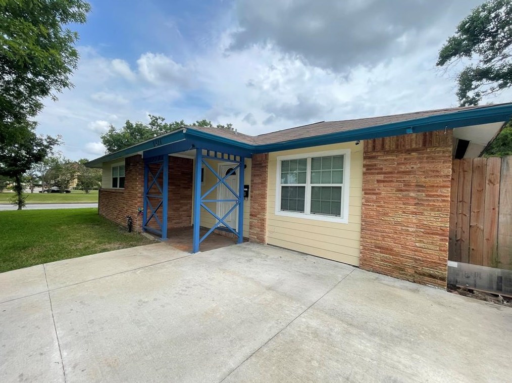 8626 Glenbrae St, Houston TX  77061-3343 exterior