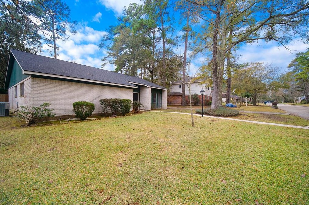 4647 Deer Point Dr, Spring TX  77389-3932 exterior