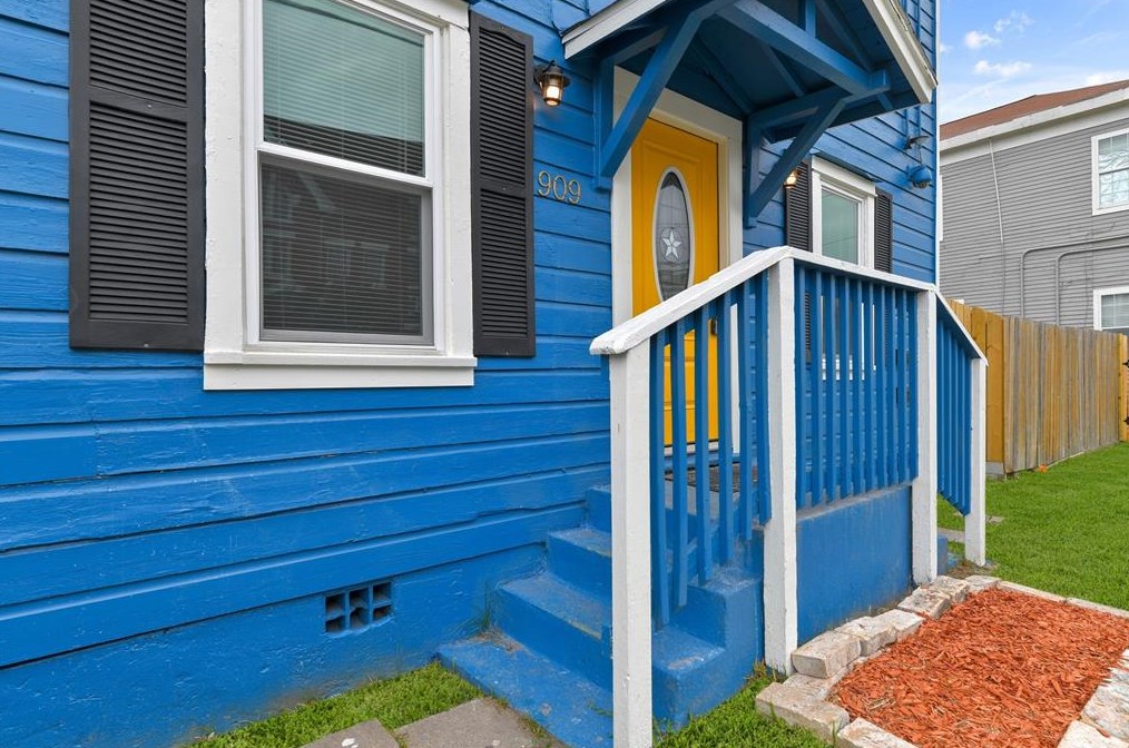 909 28th St #a, Galveston, TX 77550