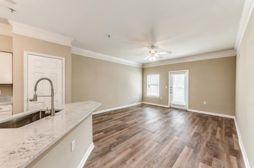 11666 N Gulf Pointe Dr #4306, Houston, TX 77089