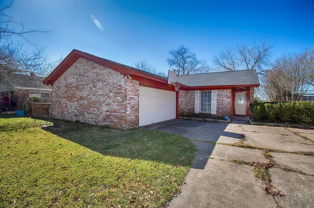 3508 Oxford Rd, Alvin, TX 77511-4926