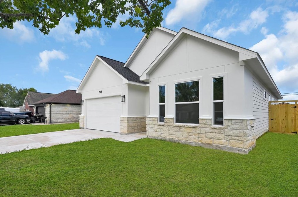 706 S 7th St, Morgans Point, TX 77571