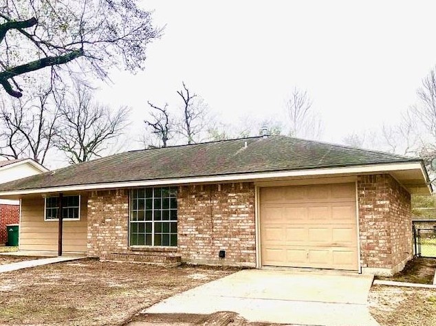 222 Crest Hill Dr, Conroe, TX 77301
