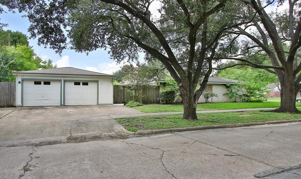 8403 Sharpcrest St, Houston TX  77036-5509 exterior