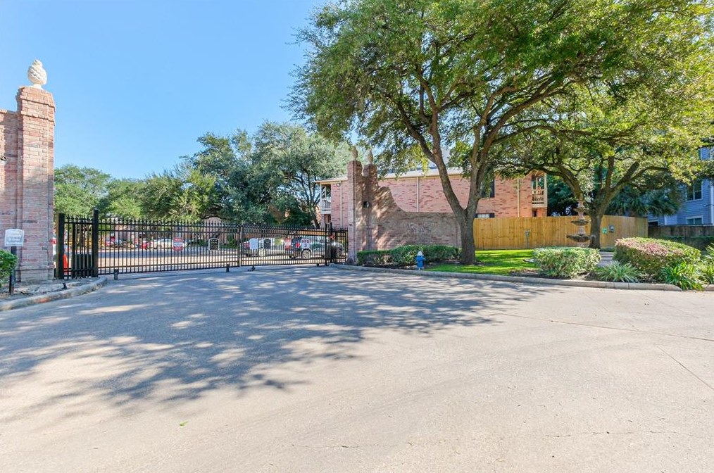 2255 Braeswood Park Dr #322, Houston, TX 77030