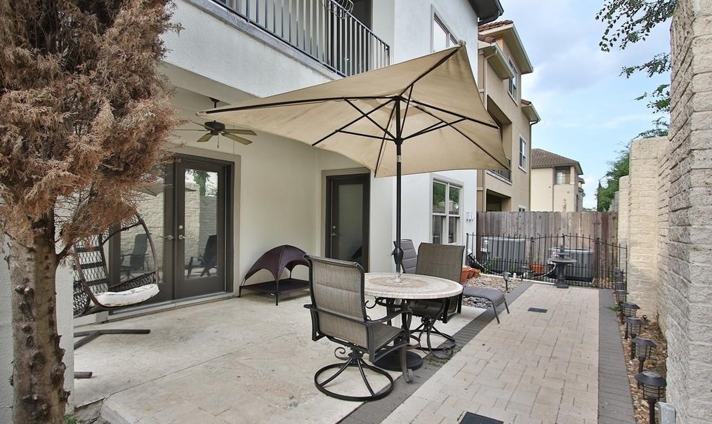 5523 Felice Dr, Houston TX  77081-4218 exterior