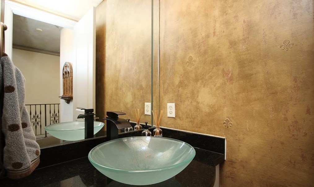 5523 Felice Dr, Houston TX  77081-4218 exterior