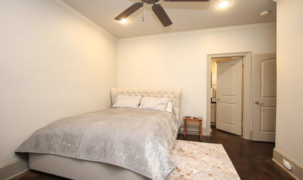 5523 Felice Dr, Houston TX  77081-4218 exterior