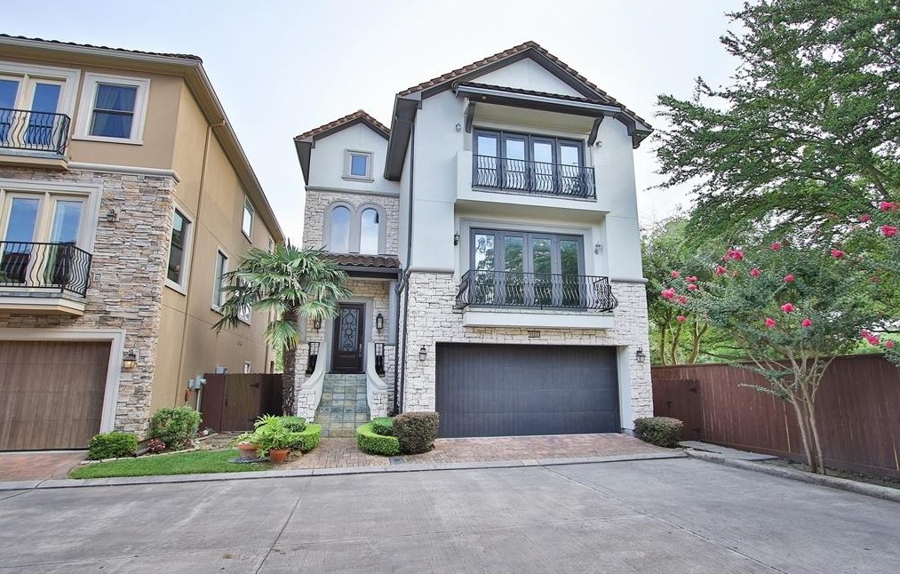 5523 Felice Dr, Houston TX  77081-4218 exterior