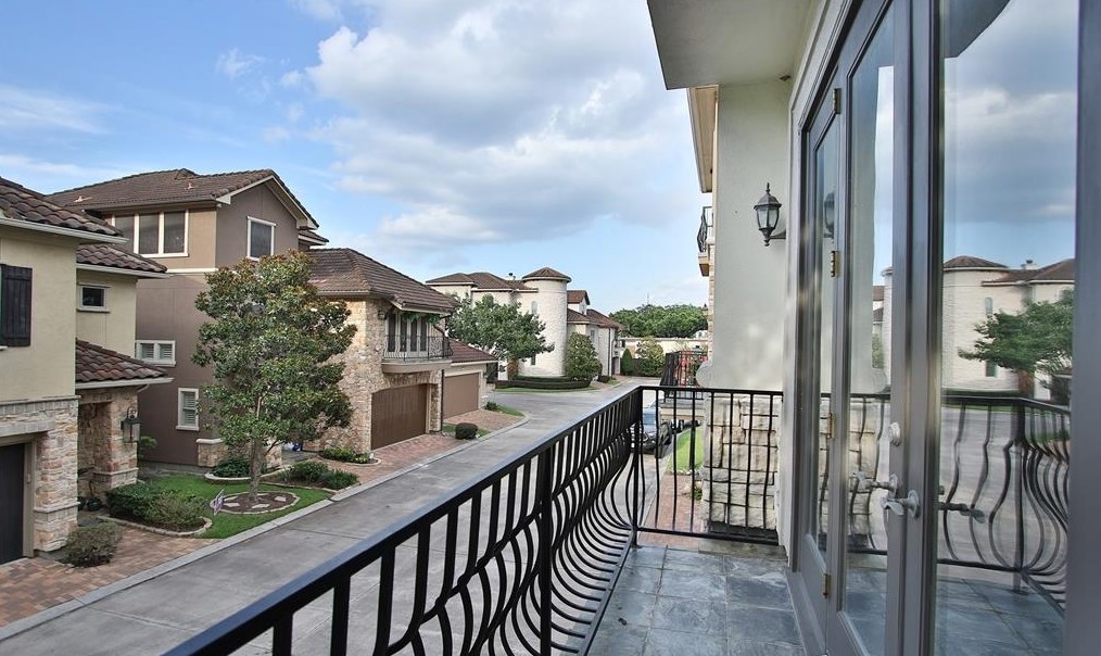 5523 Felice Dr, Houston TX  77081-4218 exterior