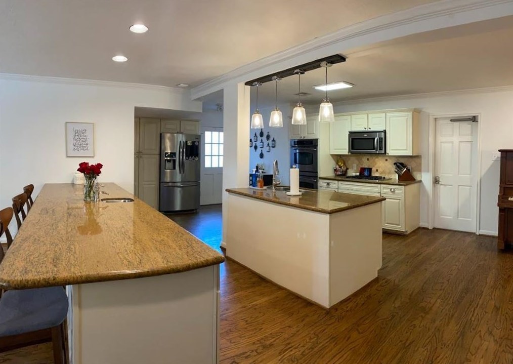 2310 Willowby Dr, Houston TX  77008-3004 exterior