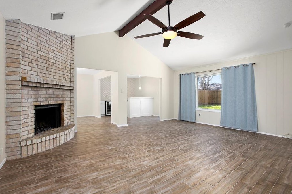 215 Driftwood St, League City, TX 77573