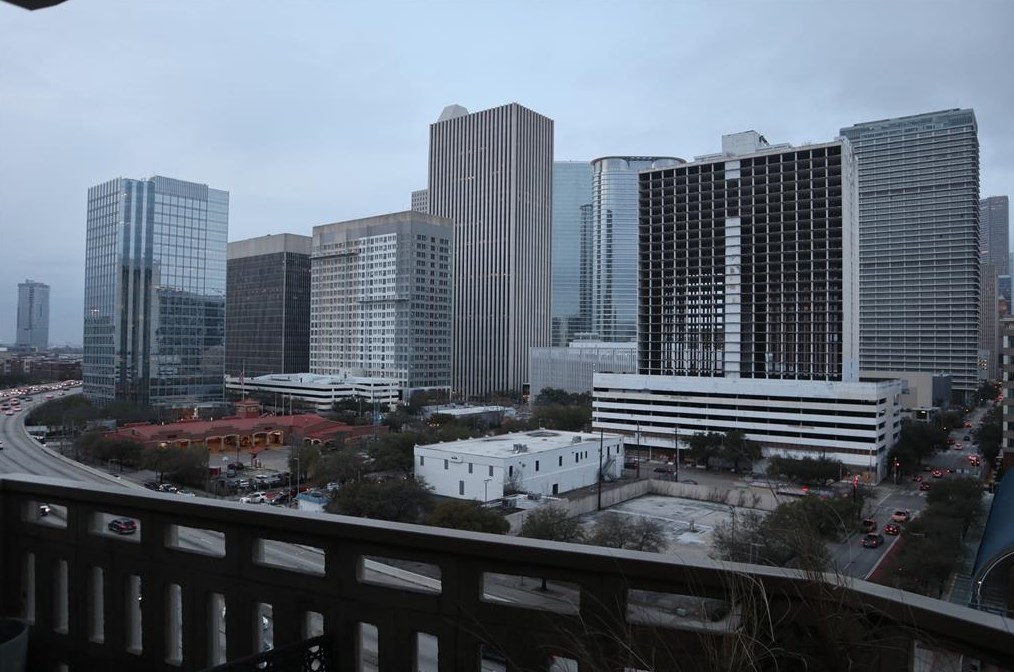 2016 Main St Apt 917, Houston, TX 77002