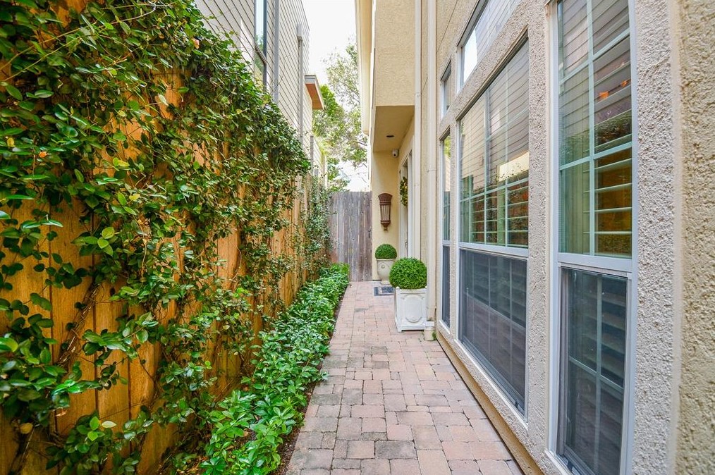2122 Mcduffie St, Houston, TX 77019-6524