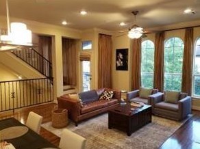 5702 Blossom St, Houston, TX 77007