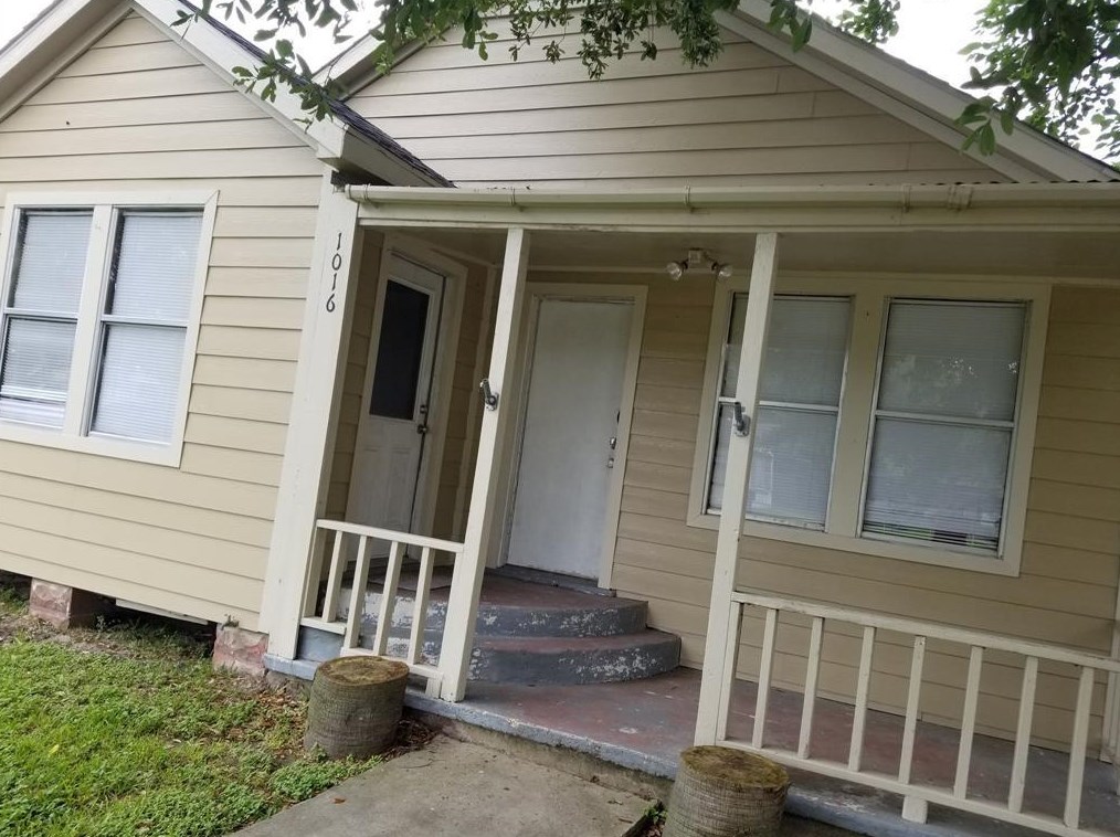 1016 N Commerce St, Baytown, TX 77520