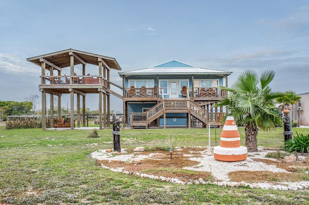 302 Powderhorn Ln, Green Lake, TX 77979