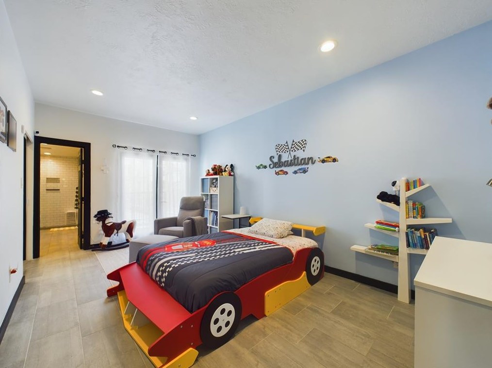 163 Sage Rd, Houston TX 77056-1420 exterior