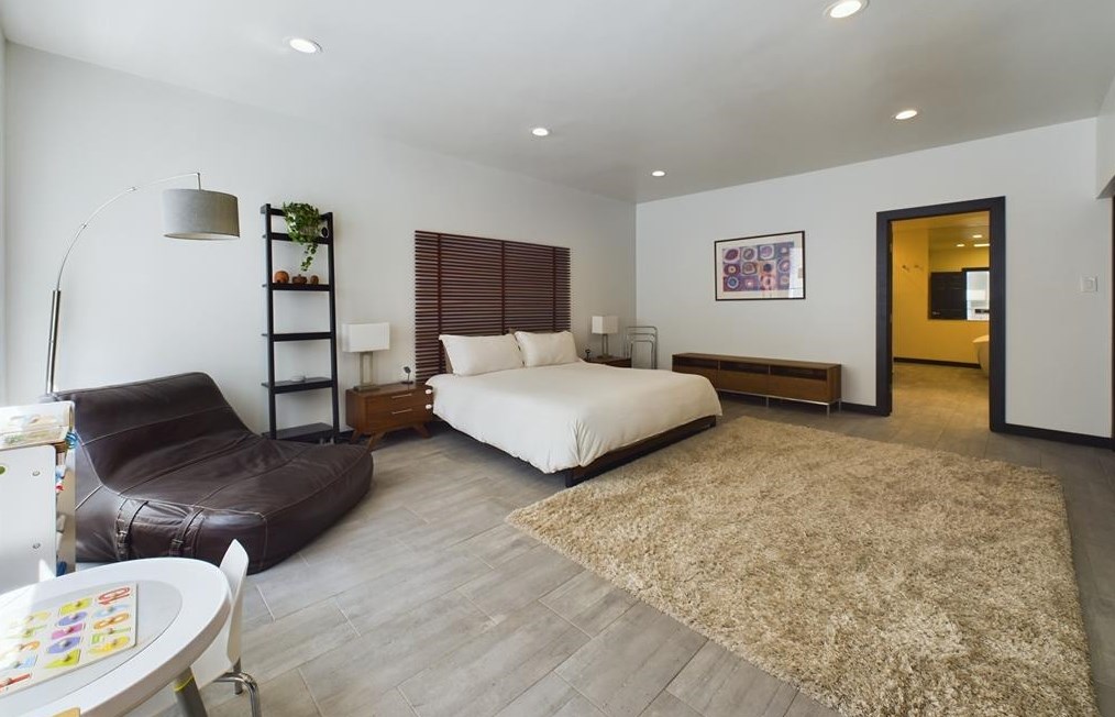 163 Sage Rd, Houston TX 77056-1420 exterior