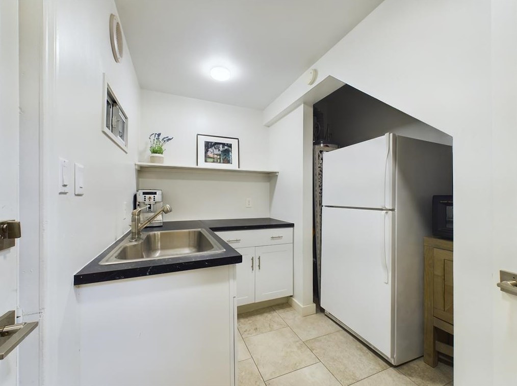 163 Sage Rd, Houston TX 77056-1420 exterior