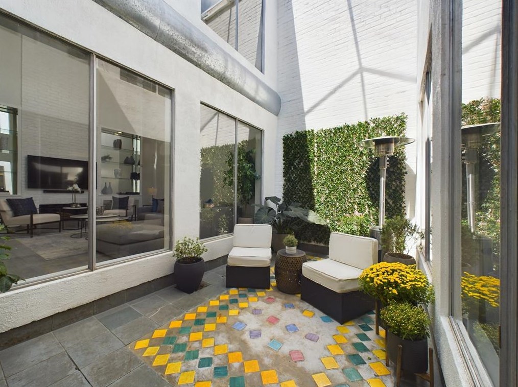 163 Sage Rd, Houston TX 77056-1420 exterior