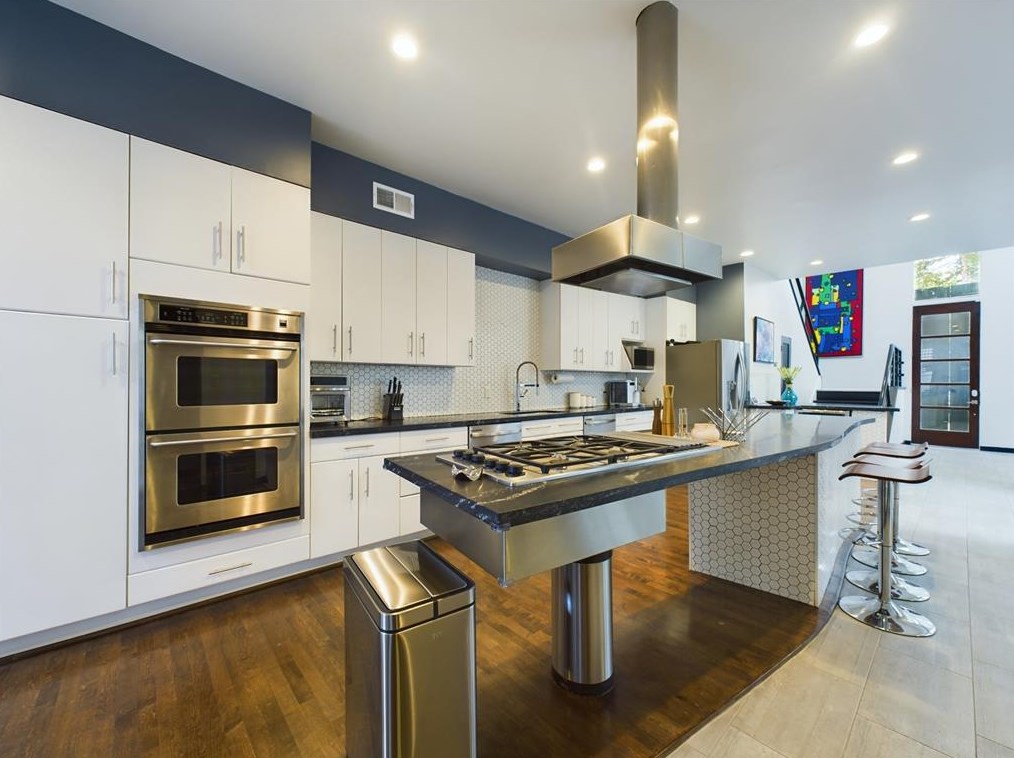 163 Sage Rd, Houston TX 77056-1420 exterior