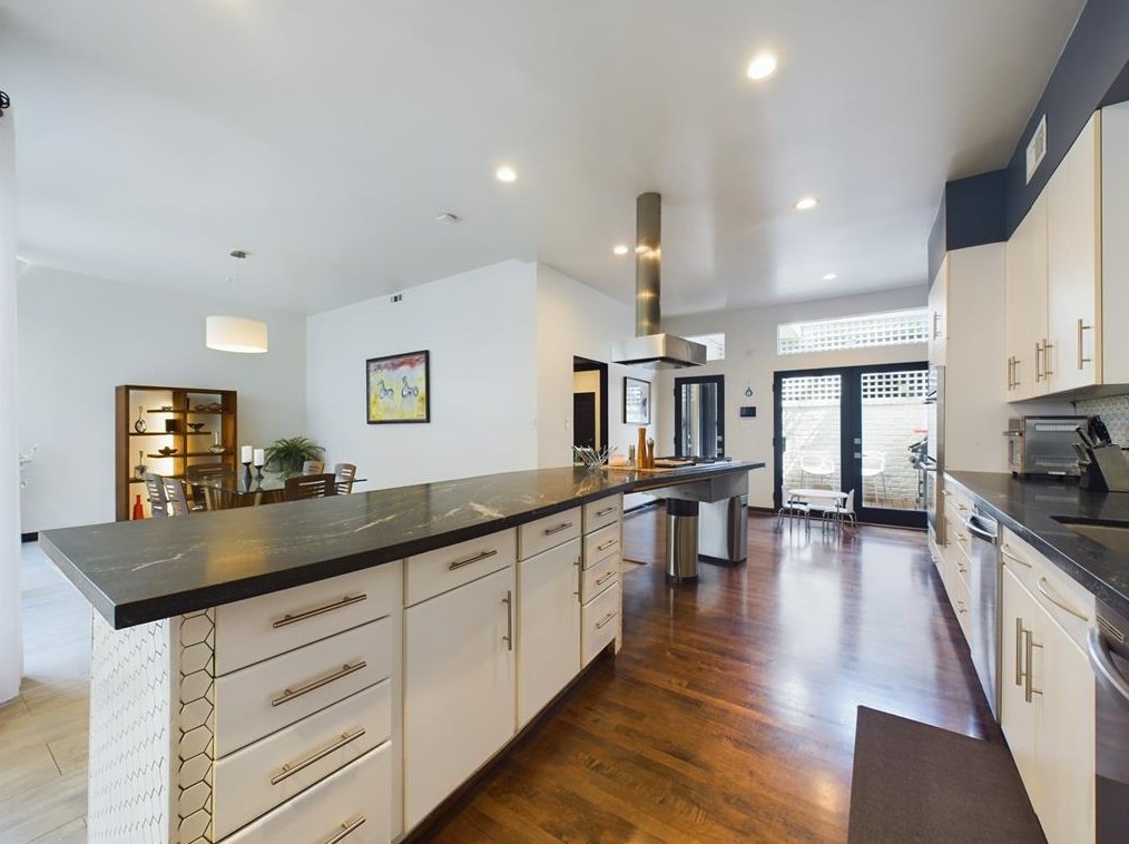 163 Sage Rd, Houston TX 77056-1420 exterior