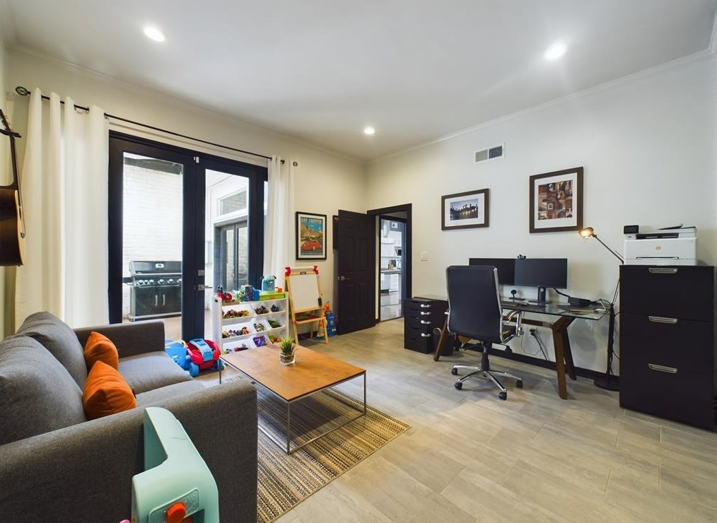 163 Sage Rd, Houston TX 77056-1420 exterior