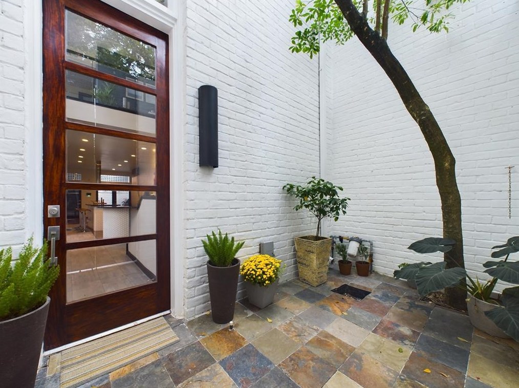 163 Sage Rd, Houston, TX 77056-1417