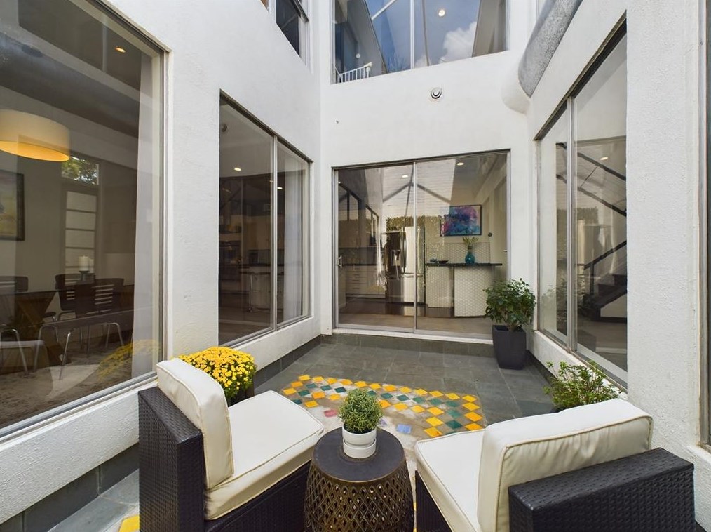 163 Sage Rd, Houston TX 77056-1420 exterior