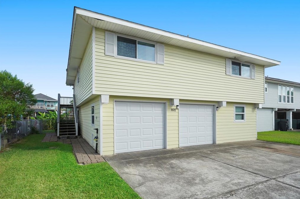 1102 Redfish St, Hitchcock, TX 77563
