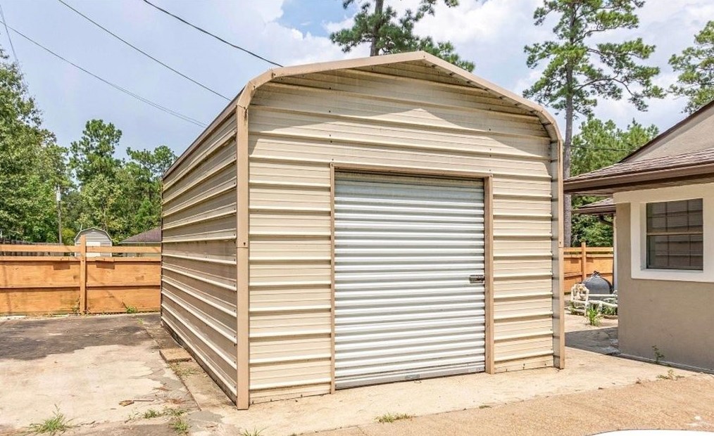 11195 Forest Gln, Beaumont TX  77713-9005 exterior