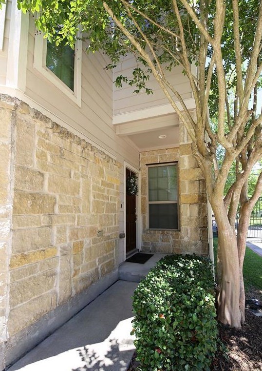 3319 Home Point Dr, Houston, TX 77091-5569