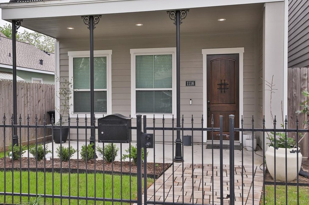 1116 Waverly St, Houston TX  77008-6762 exterior