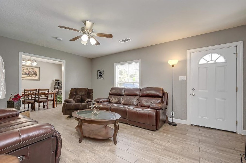 7142 Moss Rose St, Houston TX  77087-2828 exterior