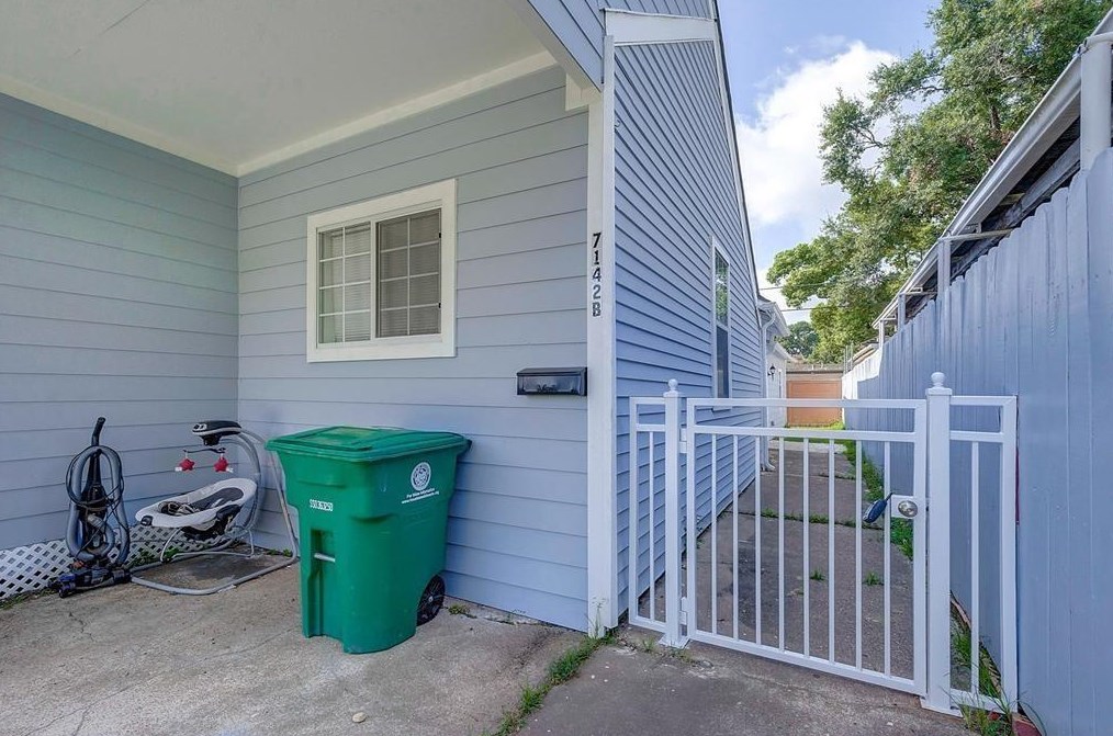 7142 Mossrose, Houston TX  77087-2601 exterior