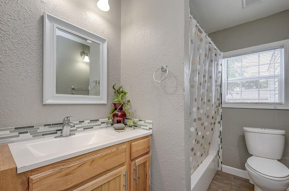 7142 Mossrose, Houston TX  77087-2601 exterior