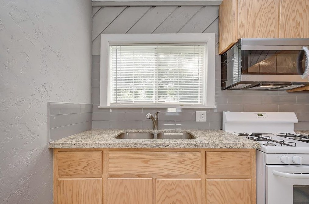 7142 Mossrose, Houston TX  77087-2601 exterior