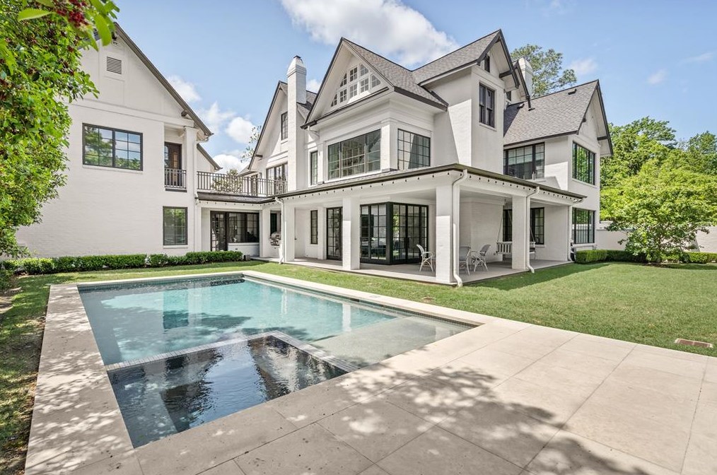 2209 Pine Valley Dr, Houston TX  77019-3510 exterior