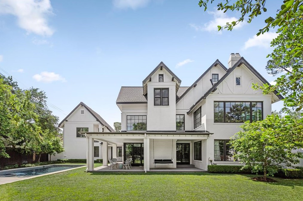 2209 Pine Valley Dr, Houston TX  77019-3510 exterior