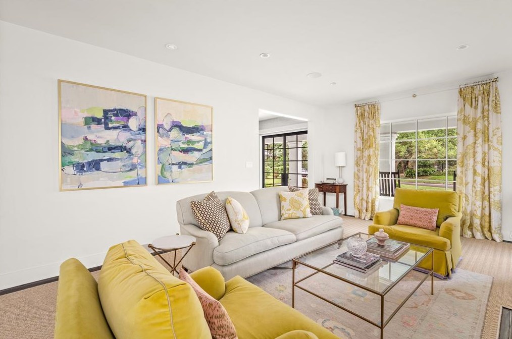 2209 Pine Valley Dr, Houston TX  77019-3510 exterior