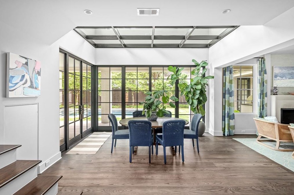 2209 Pine Valley Dr, Houston TX  77019-3510 exterior