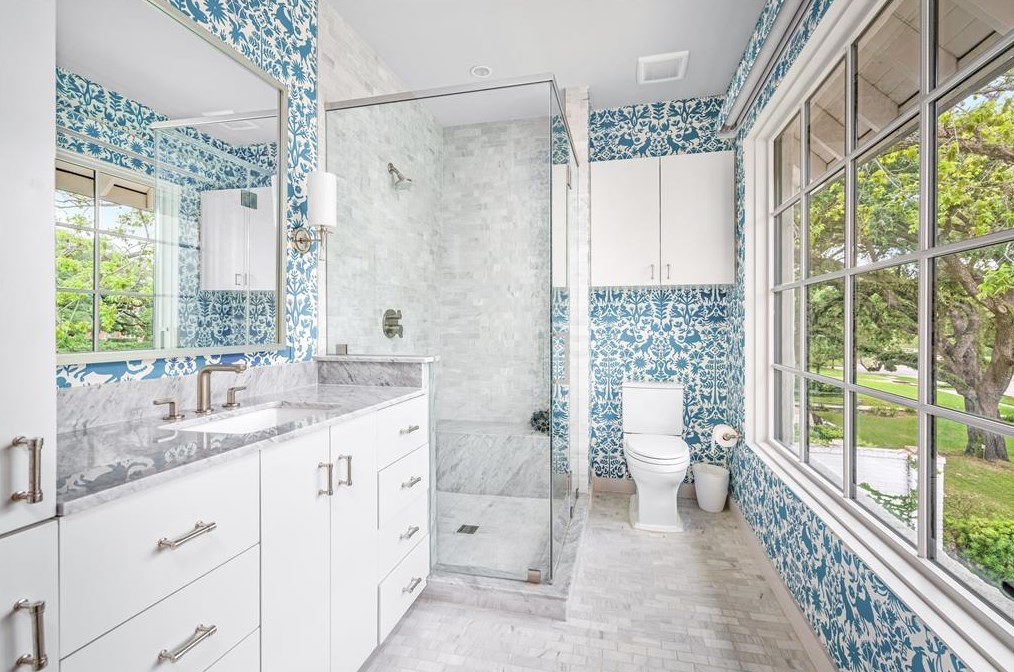 2209 Pine Valley Dr, Houston TX  77019-3510 exterior