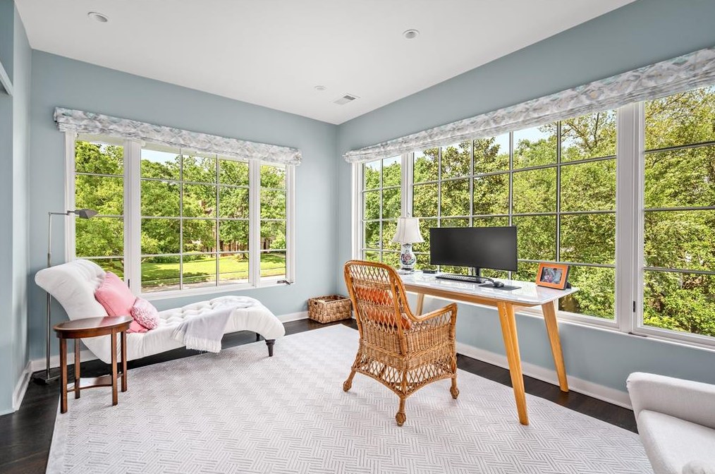 2209 Pine Valley Dr, Houston TX  77019-3510 exterior