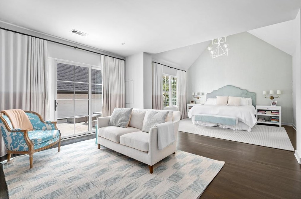 2209 Pine Valley Dr, Houston TX  77019-3510 exterior